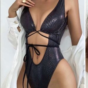 NWT shein cutout snakeskin swimsuit